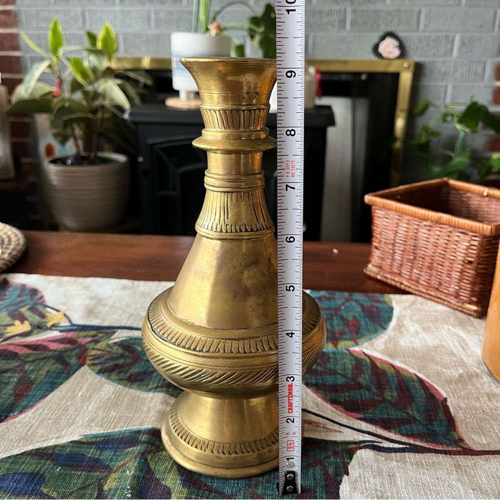 Antique Brass Heavy Vase Etched Gold India 9” Vintage Solid MCM Ornate Unique - Picture 10 of 10